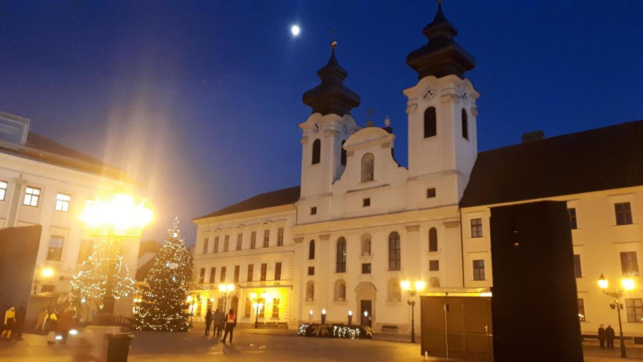 Soda Apartman Győr Buitenkant foto