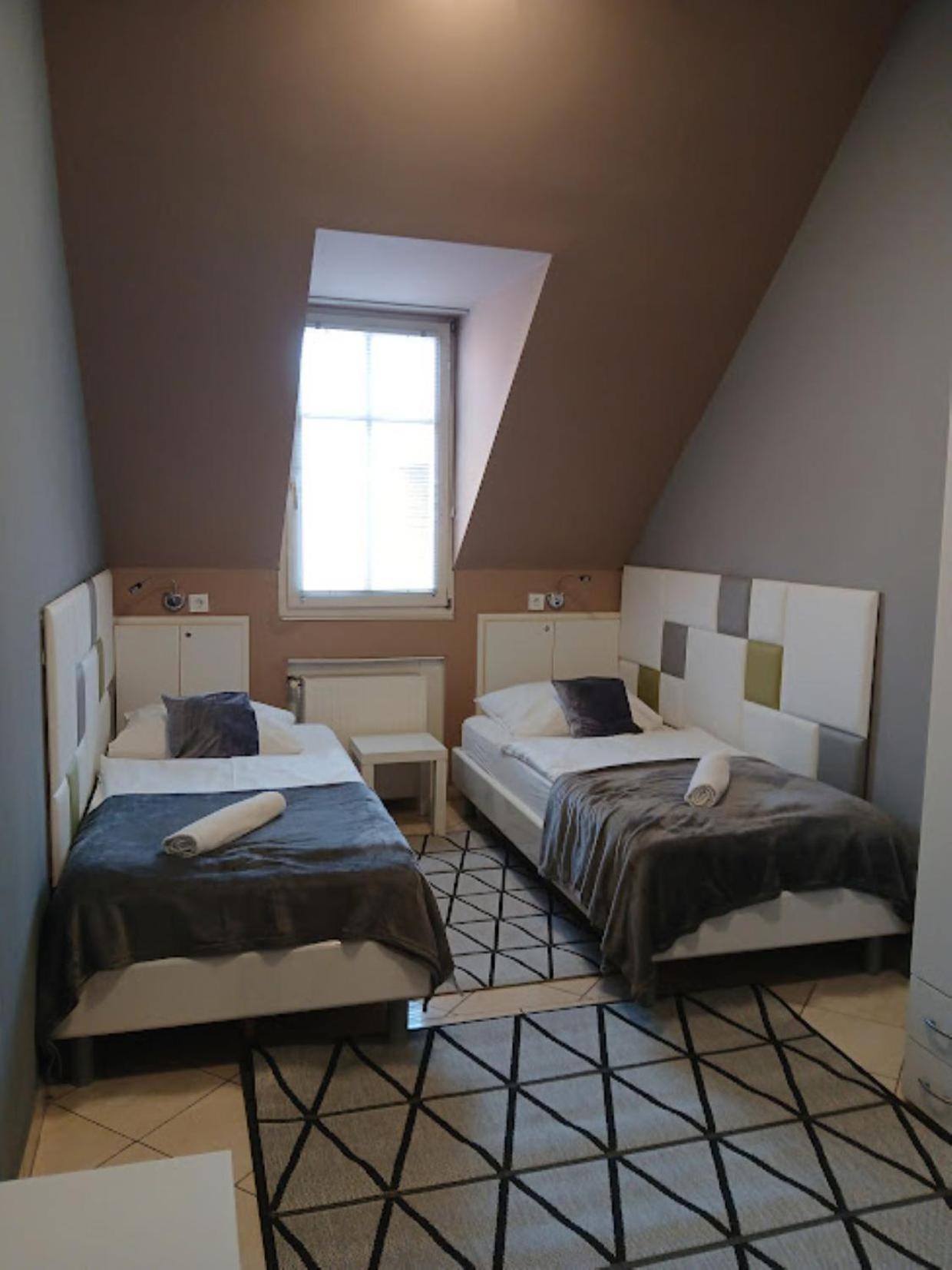 Soda Apartman Győr Buitenkant foto